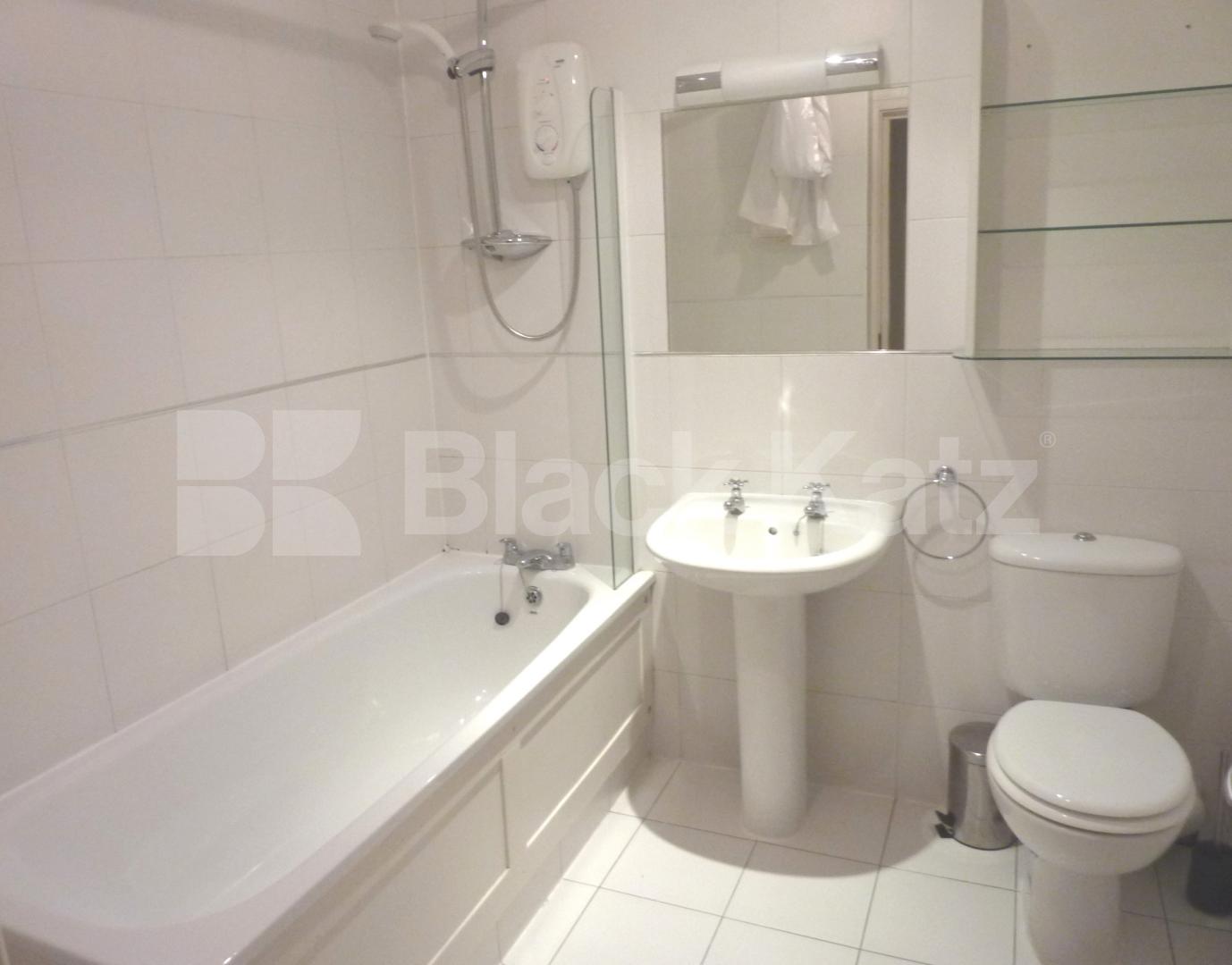 			AVAIL 15/7/16!, 4 Bedroom, 1 bath, 1 reception Flat			 St Stephens Gardens, NOTTING HILL 